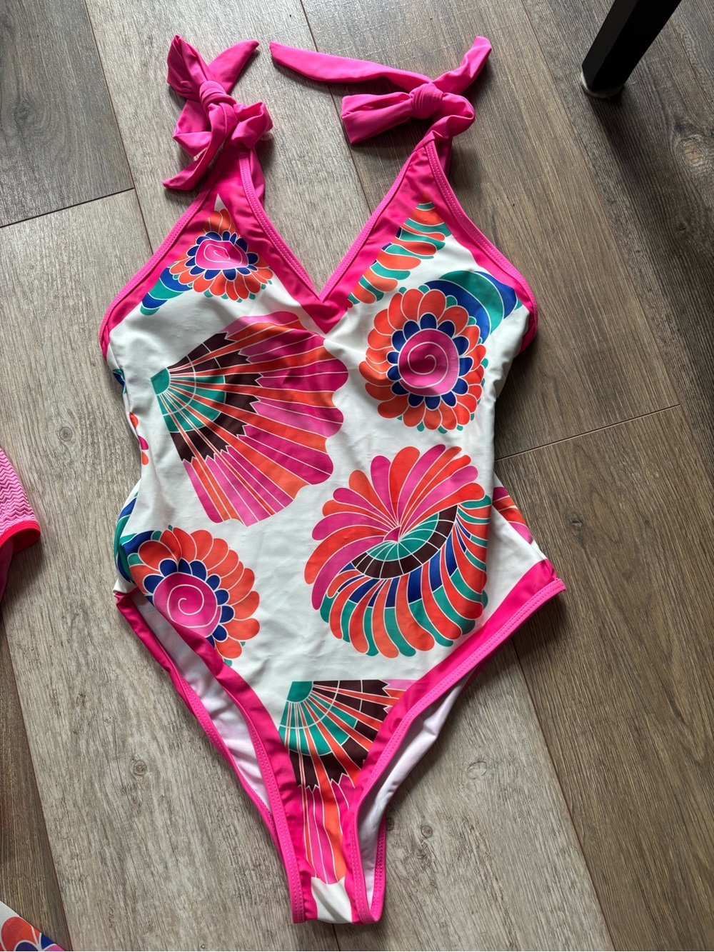 Cupshe Bright Pink One-Piece Swimsuit Set with Floral Print Wrap. All 3! NWT - Picture 2 of 3
